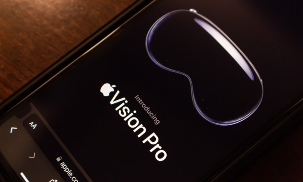 Report: Apple Vision Pro Sales Process to Include Face Scans