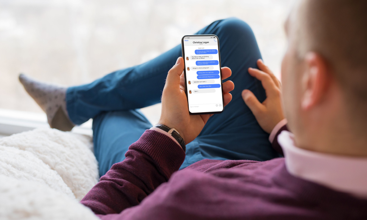 Apple Threatens to Remove Messaging Services From UK