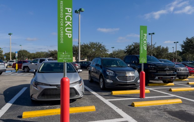 More Online Grocery Customers Now Opt for Curbside Pickup Instead of Delivery