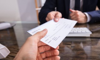 Report: Hourly Wages Outpace Inflation for 1st Time Since 2021