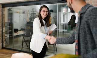 US Jobless Claims Fall to 57-Year Low Amid High Corporate Margins