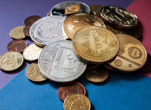 Revolut Self-Shutters US Crypto Business as Coinbase Moves to Dismiss SEC Suit 