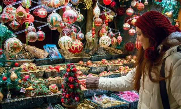 Retailers Raise Annual Forecasts After Strong Black Friday Sales