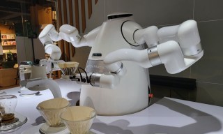 Food Chains Tap Robots to Streamline Meal Prep Amid Quality Concerns