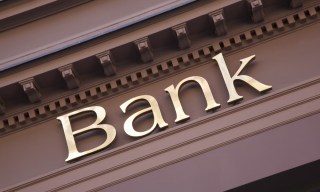 Community Banks in Crisis Mode Following Rate Hikes, Report Says