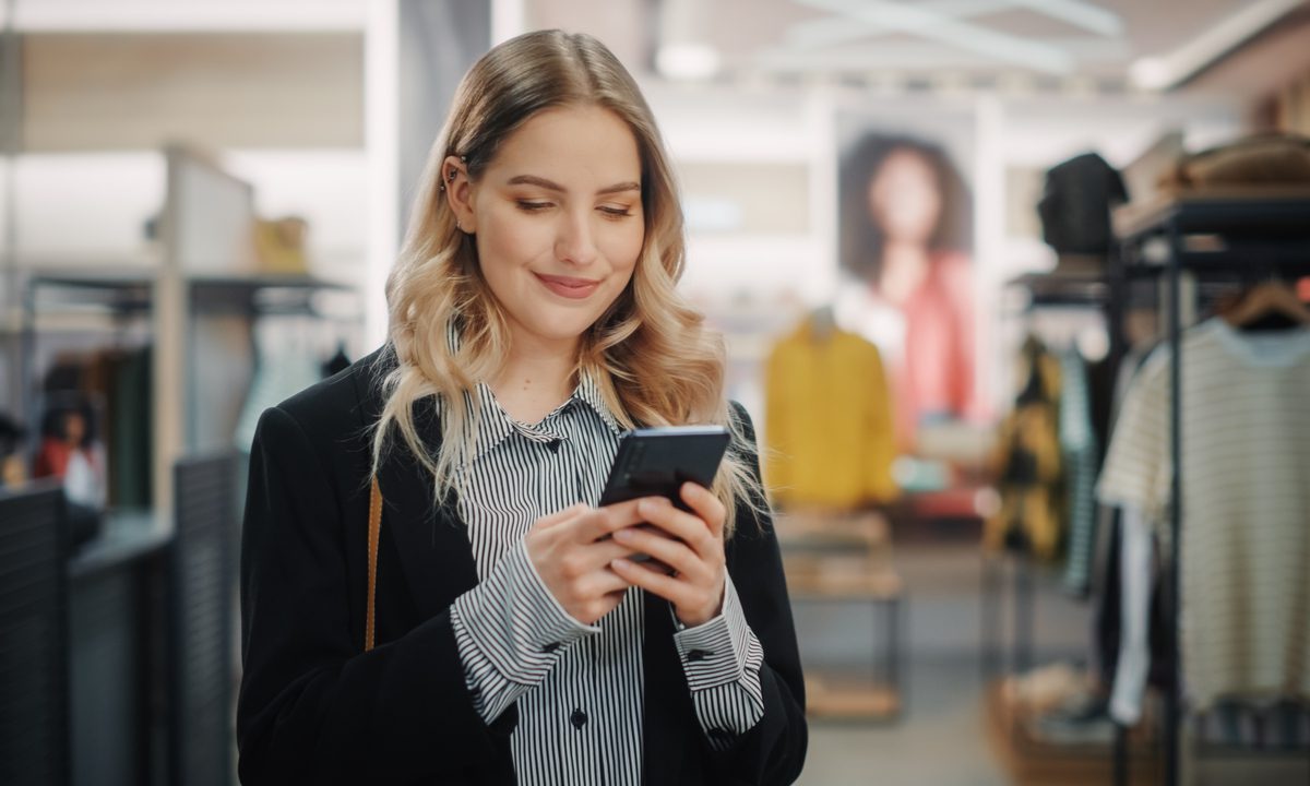 As Consumers Trade Down, Brands Text Early to Boost Holiday Sales