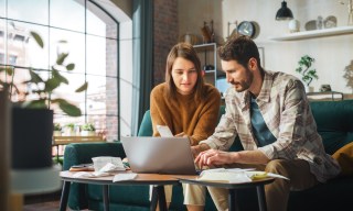 Nearly 12% of Americans See Incomes Decrease as Business Slows