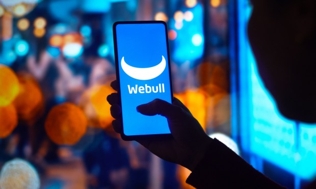 Webull-personal finance app
