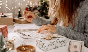 woman budgeting holiday spending