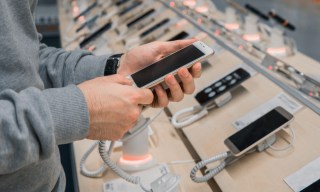 Smartphone Sales See First Year-Over-Year Gain in 27 Months