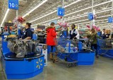Amazon vs Walmart: Who Will Bag the Victory in the Grocery Aisle? 