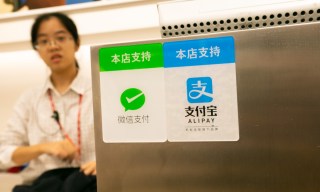 Chinese Borrowers Barred From Mobile Payments Amid Record Defaults