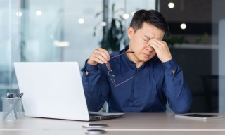 Chinese Consumers Are Saving Rather Than Spending Amid Economic Downturn 