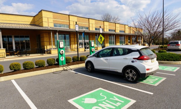 Convenience Stores Tap EV Chargers to Capture Spending