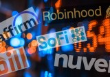 FinTech IPO Index Gains 3% as Robinhood Soars on UK Expansion
