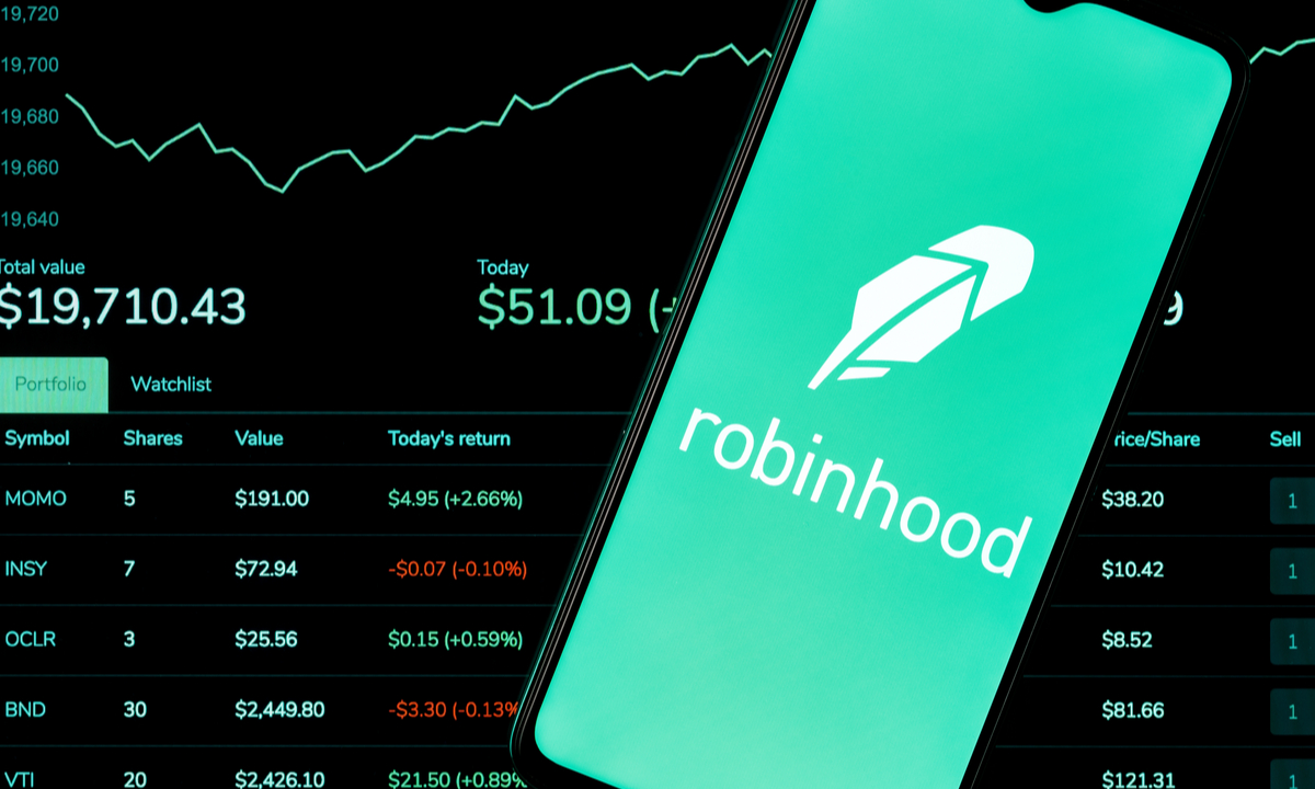 Robinhood Begins Pulling Customers From Larger Brokers