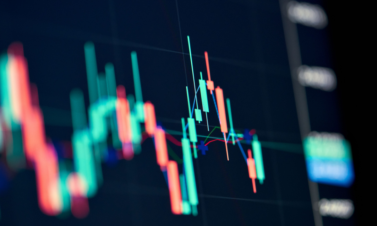 Analysts and Money Managers Divided on Economic Growth Prospects 