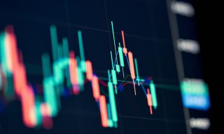 Analysts and Money Managers Divided on Economic Growth Prospects 