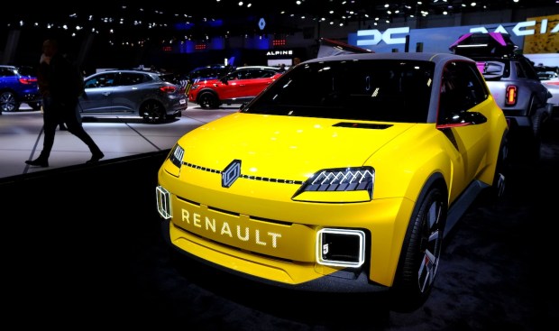 Renault Forgoes Electric Car Unit IPO as EV Enthusiasm Dips