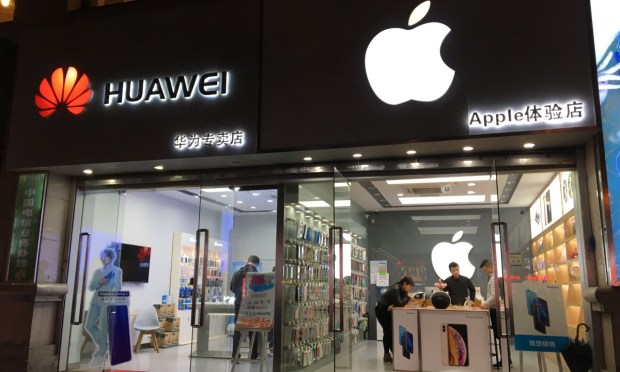iPhone’s AI Limits in China Fuel 5% Sales Dip