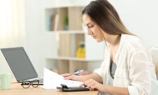 Consumer Confidence Wanes for Paycheck-to-Paycheck Economy