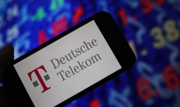 Deutsche Telekom Previews ‘App-Free’ AI-Powered Smartphone