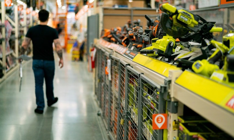 Home Depot Caters to Click-and-Mortar Shoppers to Boost Spending