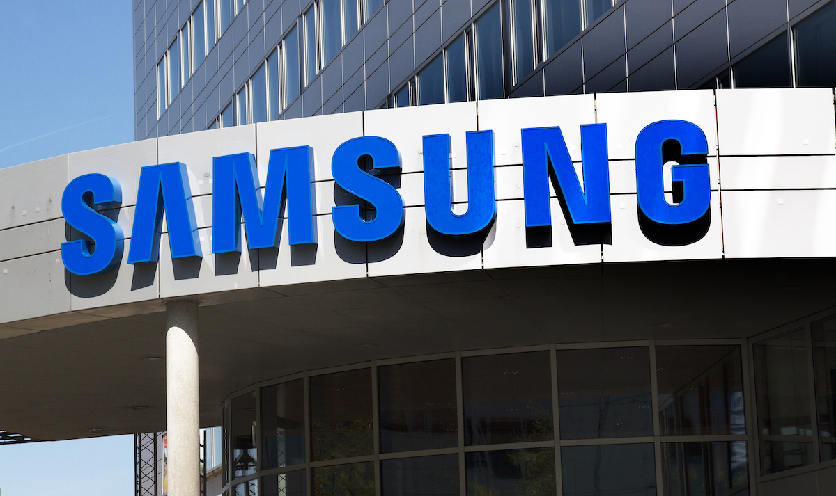 Samsung Overtakes Apple in Smartphone Sales