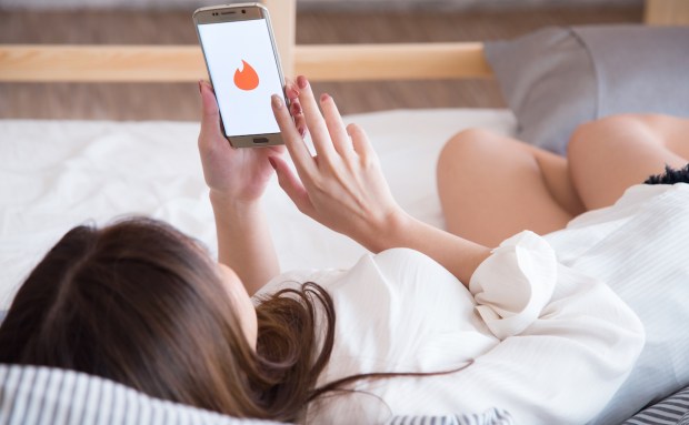 Tinder to Expand ID Verification to US and UK