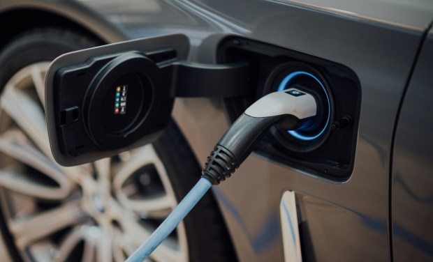 Electric Vehicles’ Road to Ubiquity Has Curves and Bumps Ahead