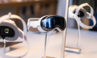 Apple CEO Says Vision Pro Coming to China This Year
