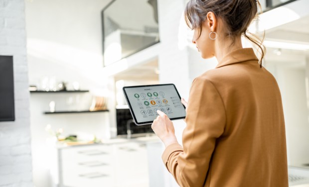 Mobile Apps Transform Connected Homes Into Energy-Savings