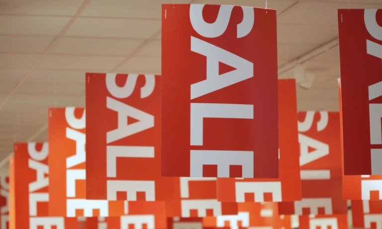 Retailers Struggle Amid More Cautious Consumer Spending