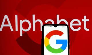 Alphabet Stock Rises Amid Introduction of AI Products
