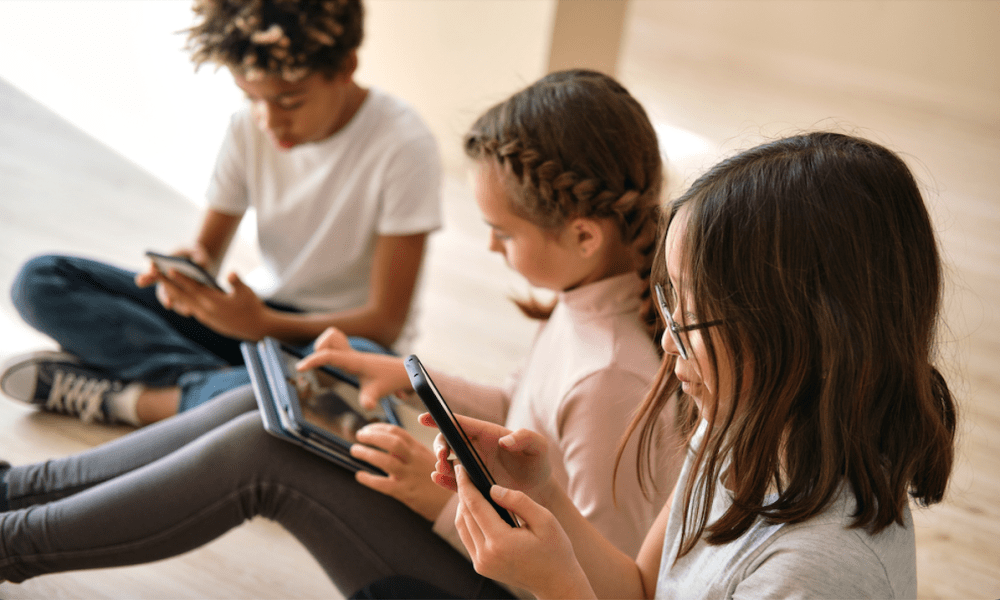 Gen Alpha kids with digital devices