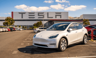 Musk’s Master Robotaxi Plan: Giving Tesla the Uber, Airbnb Treatment