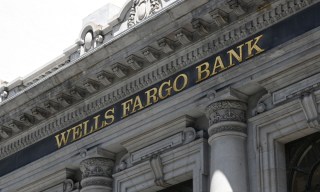 Banks Pay Savers More to Stay Amid Steep Interest Rates