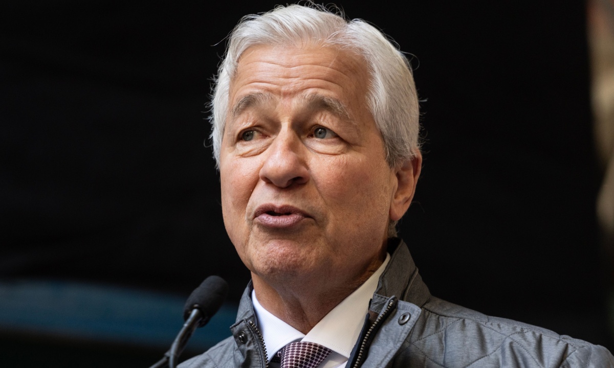 JPMorgan Chase CEO Expresses Concerns About National Debt, Inflation, and Geopolitical Conflicts Amid U.S. Economic Boom