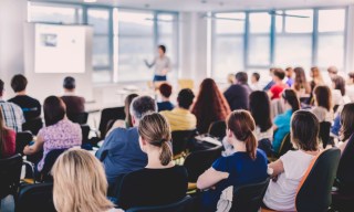 Business Schools Add AI to Curriculum