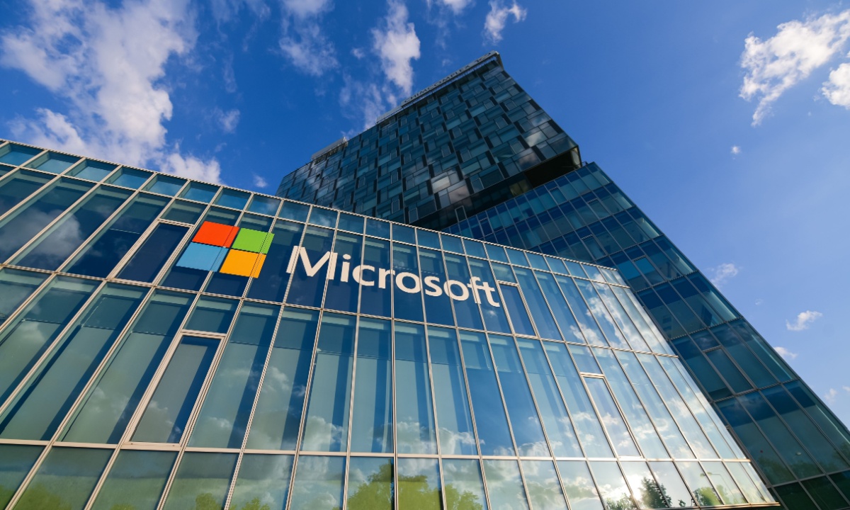 Microsoft Develops Web-Free AI for Spy Corporations