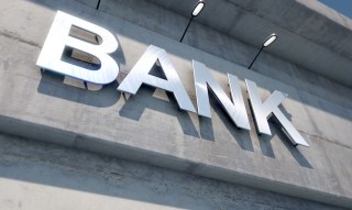 Traditional Banks Go Digital as Neobanks Face Regulatory Heat
