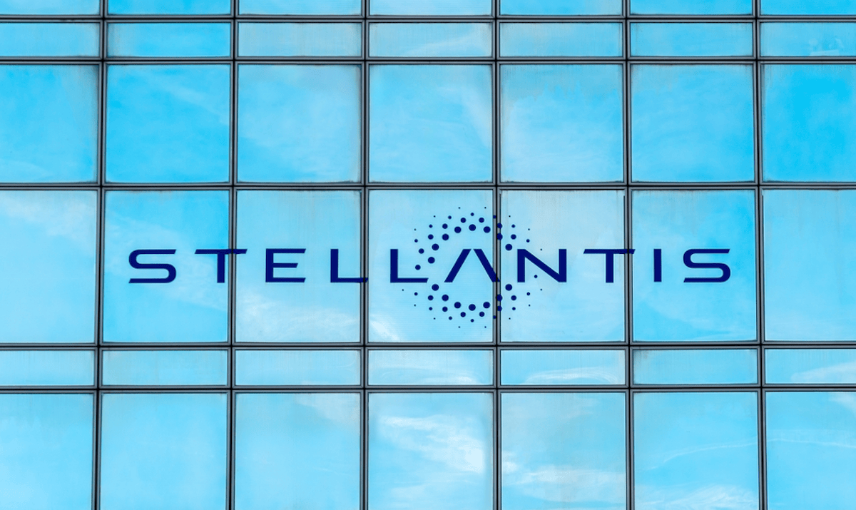 Stellantis and Mistral AI to Develop AI-Powered In-Car Assistant