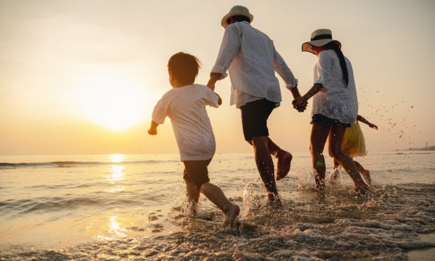 Middle-Income Vacationers Plan to Spend $500 More This Year Than Last