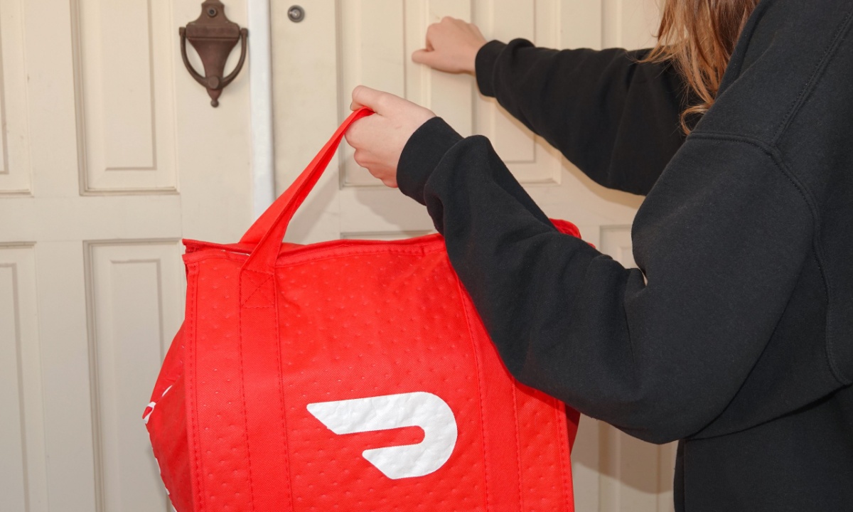 DoorDash Hires Ex-Amazon Exec and Explores Digital Storefronts