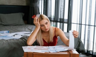 The ‘Cautious Consumer’ Emerges as Sentiment and Savings Take a Hit