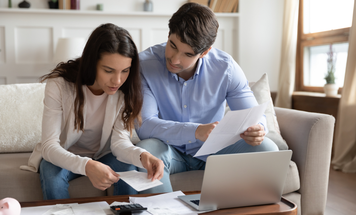 Consumer Confidence Drops to 2-Year Low as Paycheck-to-Paycheck Segment Struggles