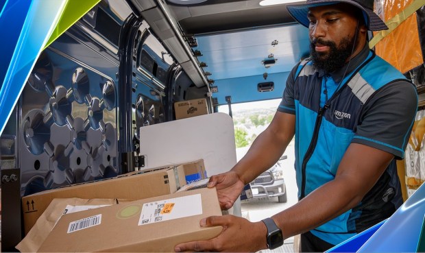 Amazon to Deploy AI-Powered Technology That Helps Drivers Find Packages