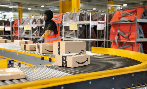 Cautious Consumers Lead Amazon to Join Target in Flat Holiday Hiring Trend