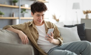 AI App Race Intensifies as Tech Giants Vie for Consumer Attention