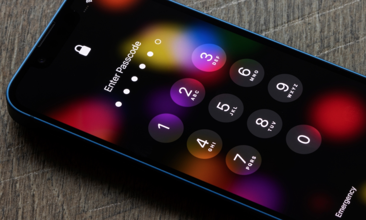 Apple Security Feature Reboots Phones After 72 Hours of Inactivity